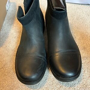 Women’s size 8 Ugg booties